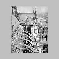 Façade sud, arcs-boutants et transept pris du haut de la tour sud-ouest, photo Séraphin-Médéric Mieusement (Wikipedia).jpg